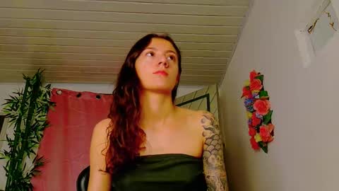 Snapshot of prettybunnies08 chatting on 4, 2, 2026 Enzo Denis online show from 4, 2, 2026