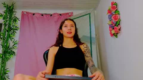 Snapshot of prettybunnies08 chatting on 26, 2, 2026 Enzo Denis online show from 26, 2, 2026