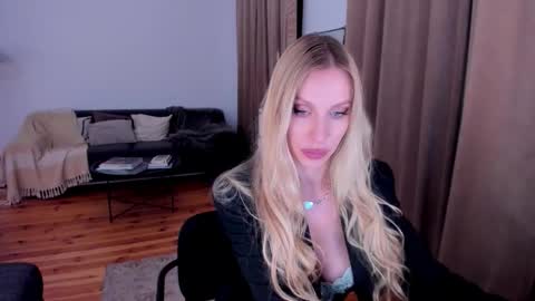 Snapshot of prettyk1ller chatting on 7, 10, 2025 Eva online show from 7, 10, 2025