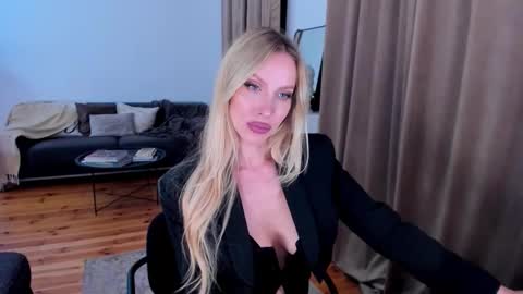 Snapshot of prettyk1ller chatting on 11, 10, 2025 Eva online show from 11, 10, 2025