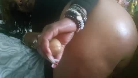 Mona Red online show from 12, 3, 2025