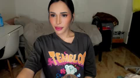 Snapshot of prettylittlesuckerr chatting on 11, 10, 2025 Jovill Mays online show from 11, 10, 2025