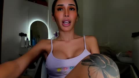 Snapshot of prettylittlesuckerr chatting on 8, 11, 2025 Jovill Mays online show from 8, 11, 2025