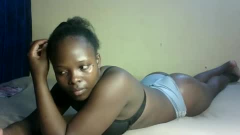 Snapshot of prettymelly_ chatting on 28, 9, 2025 Melly online show from 28, 9, 2025