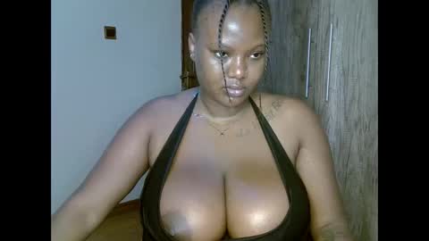 Snapshot of prettypearl_ chatting on 8, 12, 2024 pearl online show from 8, 12, 2024