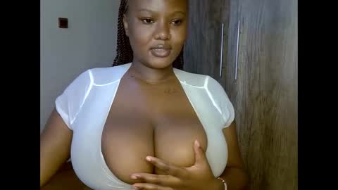 Snapshot of prettypearl_ chatting on 11, 12, 2024 pearl online show from 11, 12, 2024