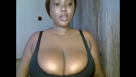 Snapshot of prettypearl_ chatting on 5, 2, 2025 pearl online show from 5, 2, 2025