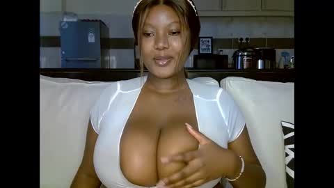 Snapshot of prettypearl_ chatting on 9, 2, 2025 pearl online show from 9, 2, 2025