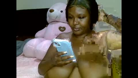 Snapshot of prettypearl_ chatting on 4, 3, 2025 pearl online show from 4, 3, 2025