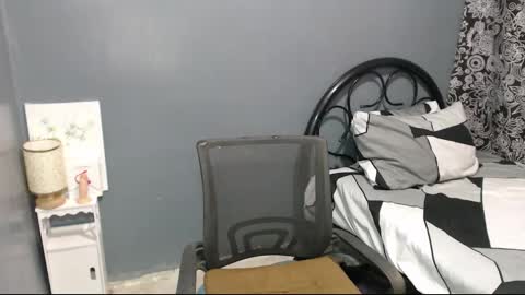 Snapshot of prettypetiteashley chatting on 4, 12, 2025 ashley online show from 4, 12, 2025