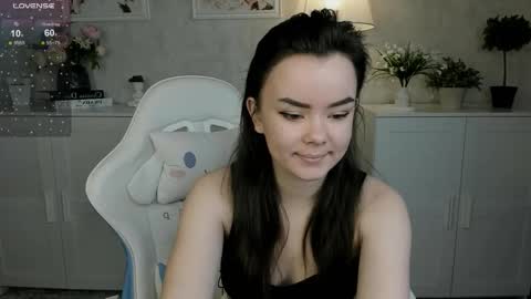 Snapshot of prettyyy_kitty chatting on 13, 10, 2025 Kitty online show from 13, 10, 2025