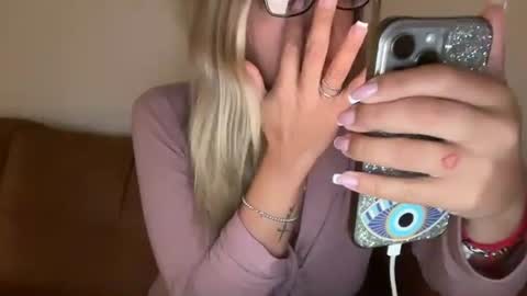 prettyyykittyyy22 online show from 21, 9, 2025