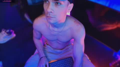 Snapshot of pridelgtbi chatting on 1, 12, 2025 pridelgtbi online show from 1, 12, 2025