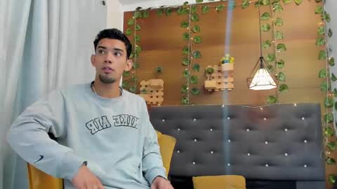 prince_arthur77 online show from 31, 1, 2025