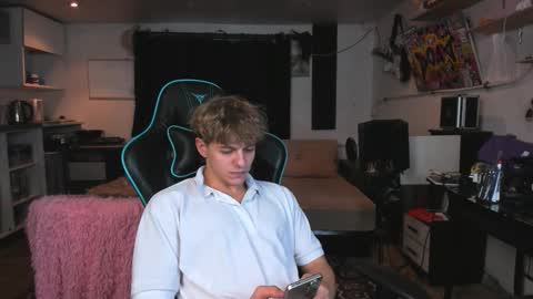 Snapshot of prince_nik chatting on 2, 12, 2025 prince online show from 2, 12, 2025