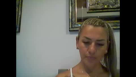 Snapshot of princesita2102 chatting on 15, 4, 2026 princesita2102 online show from 15, 4, 2026