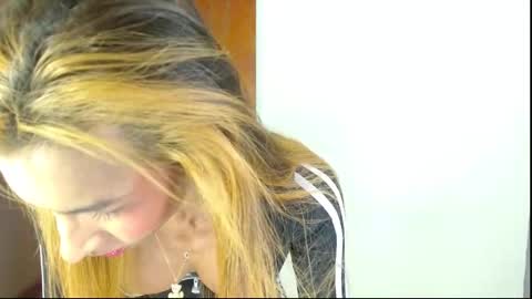 Snapshot of princess_violetx chatting on 12, 11, 2025 princess_violetx online show from 12, 11, 2025