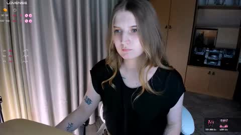 Snapshot of princessaalicc chatting on 13, 10, 2025 princessaalicc online show from 13, 10, 2025