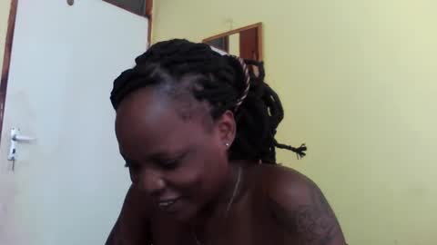 Snapshot of princessmiles2 chatting on 6, 2, 2025 phelly online show from 6, 2, 2025