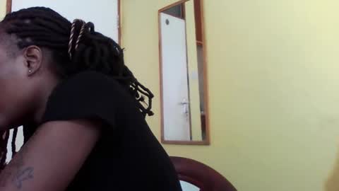 Snapshot of princessmiles2 chatting on 9, 2, 2025 phelly online show from 9, 2, 2025