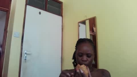 Snapshot of princessmiles2 chatting on 13, 2, 2025 phelly online show from 13, 2, 2025