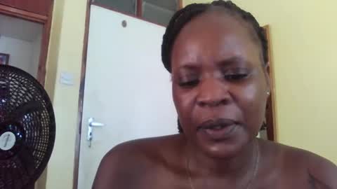 Snapshot of princessmiles2 chatting on 17, 2, 2025 phelly online show from 17, 2, 2025