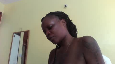 Snapshot of princessmiles2 chatting on 18, 2, 2025 phelly online show from 18, 2, 2025