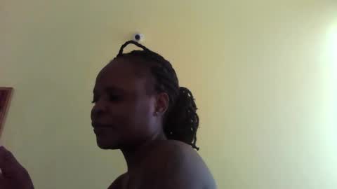 Snapshot of princessmiles2 chatting on 21, 2, 2025 phelly online show from 21, 2, 2025
