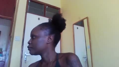 Snapshot of princessmiles2 chatting on 6, 3, 2025 phelly online show from 6, 3, 2025
