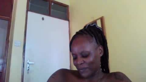 Snapshot of princessmiles2 chatting on 7, 3, 2025 phelly online show from 7, 3, 2025