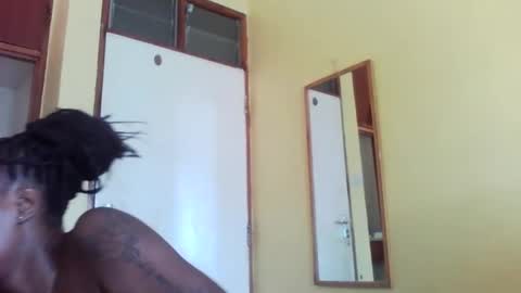 Snapshot of princessmiles2 chatting on 10, 3, 2025 phelly online show from 10, 3, 2025