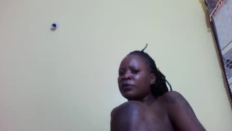 Snapshot of princessmiles2 chatting on 2, 10, 2025 phelly online show from 2, 10, 2025