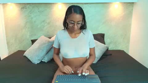 Snapshot of priscila_cooper chatting on 25, 9, 2025 Priscila  online show from 25, 9, 2025
