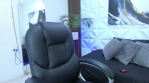 Snapshot of priscila_cooper chatting on 22, 10, 2025 Priscila  online show from 22, 10, 2025