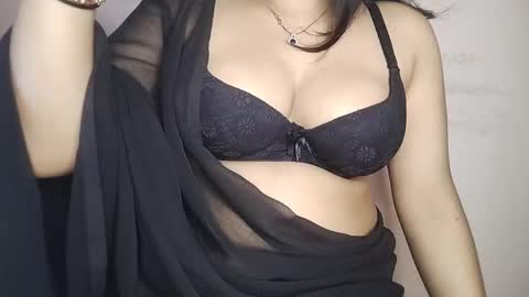 Snapshot of priyu_ chatting on 8, 11, 2025 priyu_ online show from 8, 11, 2025