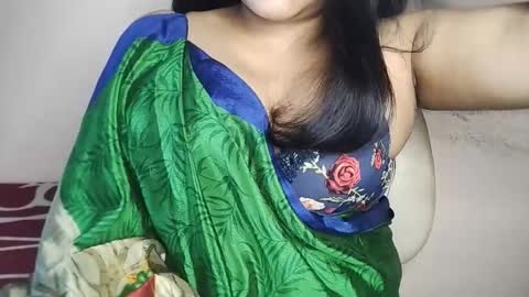 Snapshot of priyu_ chatting on 18, 11, 2025 priyu_ online show from 18, 11, 2025