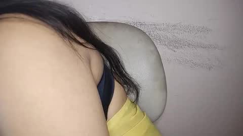 Snapshot of priyu_ chatting on 18, 12, 2025 priyu_ online show from 18, 12, 2025