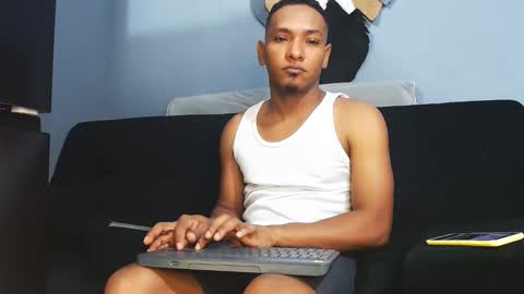 Snapshot of prometo23cm chatting on 8, 10, 2025 Grande y Gruesa online show from 8, 10, 2025