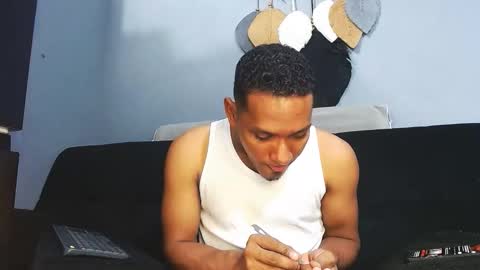 Snapshot of prometo23cm chatting on 10, 11, 2025 Grande y Gruesa online show from 10, 11, 2025