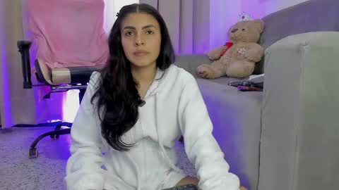    INDEPENDENT MODEL online show from 9, 5, 2026