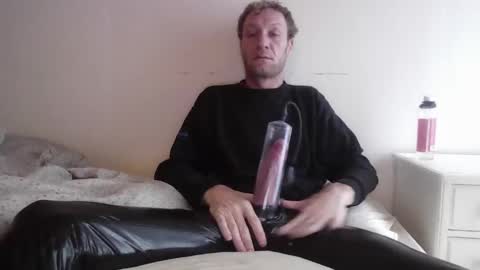 Snapshot of pumpindk chatting on 5, 1, 2025 Pumpin online show from 5, 1, 2025