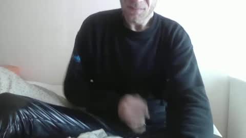 Snapshot of pumpindk chatting on 3, 3, 2025 Pumpin online show from 3, 3, 2025