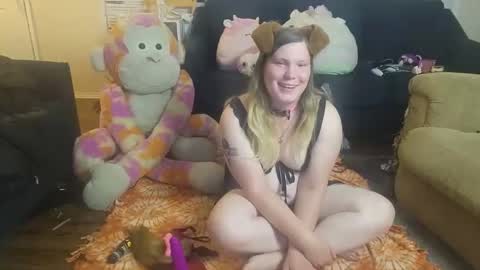 Snapshot of puppygirllovestobeg chatting on 7, 6, 2026 puppygirllovestobeg online show from 7, 6, 2026