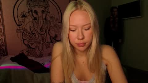 Snapshot of pureeangel chatting on 14, 3, 2026 Megan online show from 14, 3, 2026