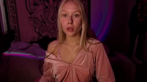 Snapshot of pureeangel chatting on 7, 4, 2026 Megan online show from 7, 4, 2026