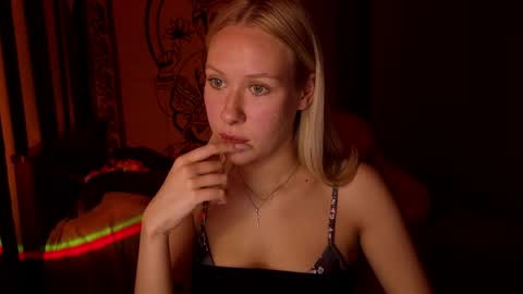 Snapshot of pureeangel chatting on 10, 4, 2026 Megan online show from 10, 4, 2026