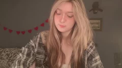 Snapshot of purple_averge chatting on 5, 4, 2026 Bella online show from 5, 4, 2026