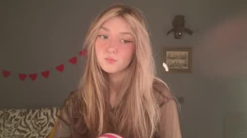 Snapshot of purple_averge chatting on 9, 4, 2026 Bella online show from 9, 4, 2026
