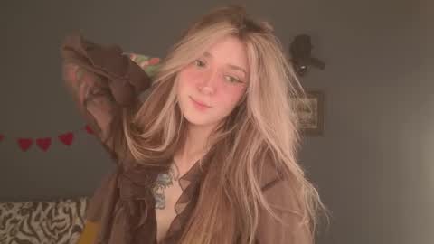 Snapshot of purple_averge chatting on 9, 4, 2026 Bella online show from 9, 4, 2026