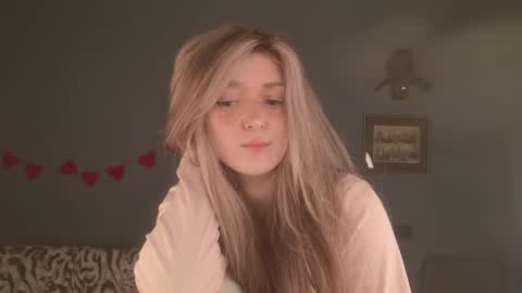 Snapshot of purple_averge chatting on 11, 4, 2026 Bella online show from 11, 4, 2026